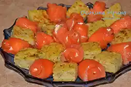 Закуска со слабосоленой рыбой и картошкой