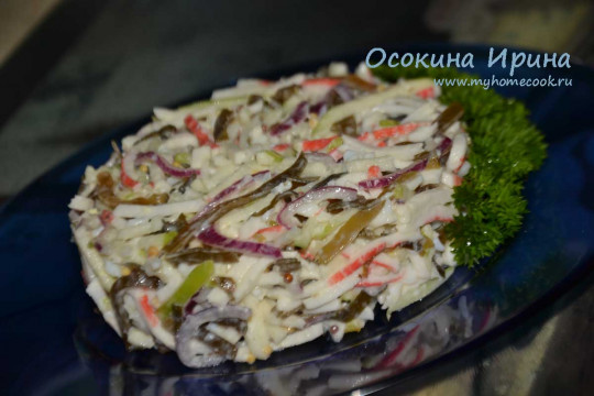 Салат с крабовой соломкой и морской капустой