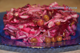 Салат с мясом, свеклой и капустой